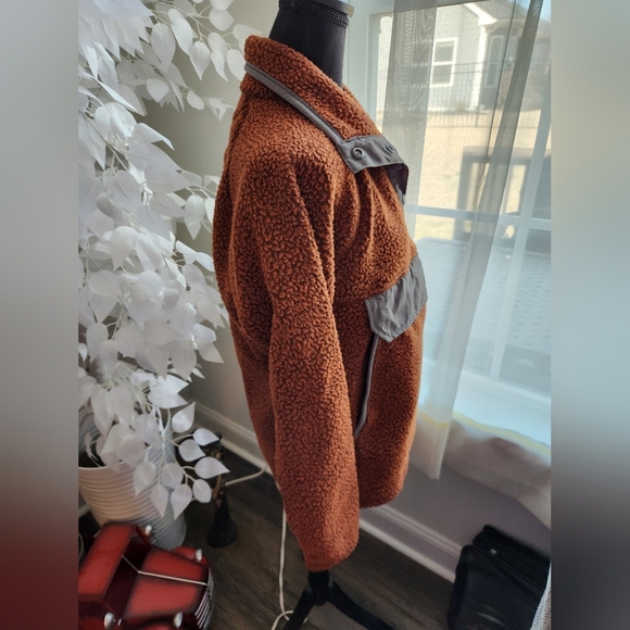 Carhartt Brown and Gray Relaxed Fit Fleece Pullover Womens Size Small NWT - Picture 4 of 8